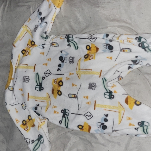 Carter's 3 month sleeper - Picture 2 of 3